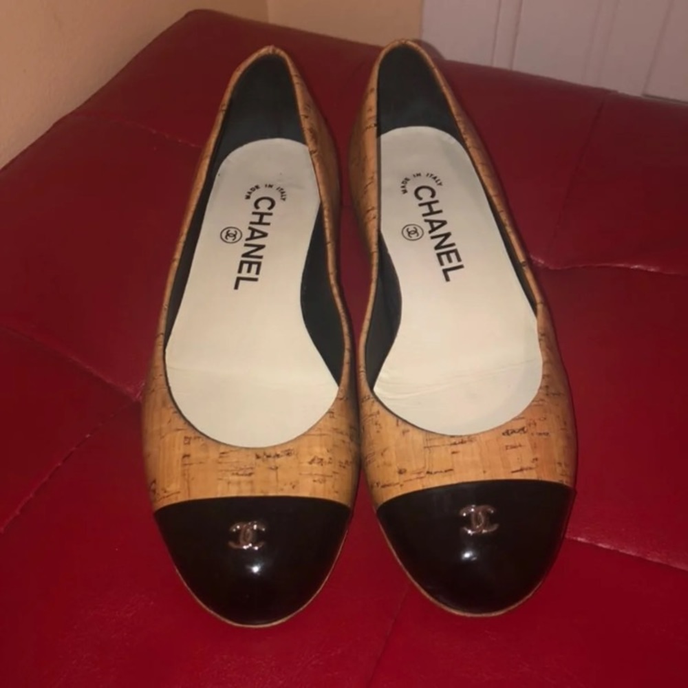 CHANEL Flats